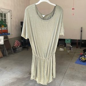 T shirt romper size small super soft